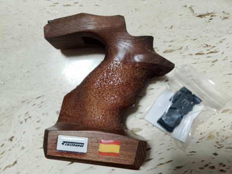 . Vendo pistola de pcp  Onix sport del 4,5 comprada en el verano del 2024 con muy pocos tiros,tiene mejorado 02