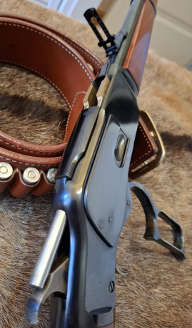  Winchester UBERTI 1873 SPORTING CARBINE, 45 Long Colt 19" 

Guiado en D, pocos tiros, estado excelente 02