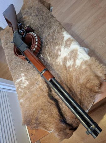  Winchester UBERTI 1873 SPORTING CARBINE, 45 Long Colt 19" 

Guiado en D, pocos tiros, estado excelente 12