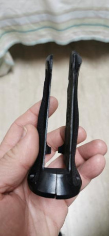 :?: Vendo esta cacha nueva a estrenar.
Es de madera. 
Me la compre en gabilondo y no recuerdo la marca. 01