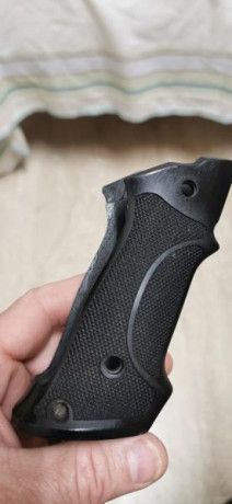 :?: Vendo esta cacha nueva a estrenar.
Es de madera. 
Me la compre en gabilondo y no recuerdo la marca. 00