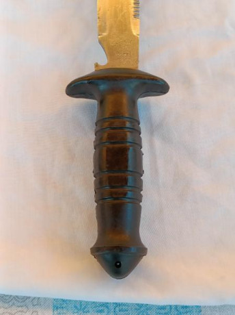 Vendo cuchillo de buceo de la marca Nemrod, grabada la hoja con la propia marca Nemrod, INOX y MADE IN 00