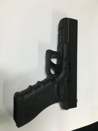Vendo glock 17 Umarex. 6mm bolas de plástico.
De bombonas de co2
No tiene cargador, se me rompió y he 01
