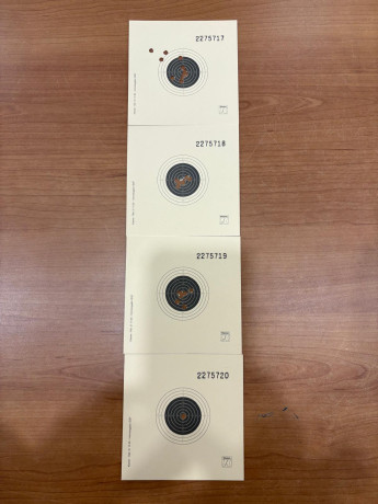 Buenas noches,  
Feinwerkbau 300 S  Universal zurda , la carabina se encuentra en muy buen estado con 141