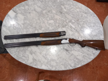 Superpuesta Beretta S56E calibre 12,  monogatillo selector, explusora, con dos juegos de cañones: 4/2 02