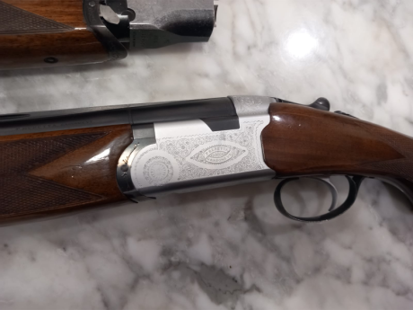 Superpuesta Beretta S56E calibre 12,  monogatillo selector, explusora, con dos juegos de cañones: 4/2 12