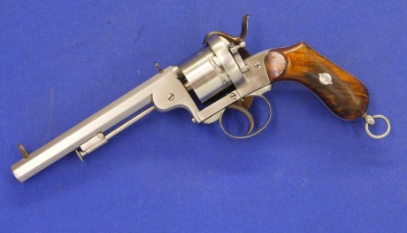 Voy a colocar unas fotos de un arma larga alemana de llave de mecha del siglo XVI. 21