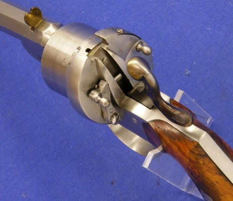 Voy a colocar unas fotos de un arma larga alemana de llave de mecha del siglo XVI. 40