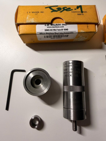 DIE de recarga L. E. Wilson 308w: Seater DIE y Bushing Neck DIE + Bushing 308 w. 

Están en Asturias. 01