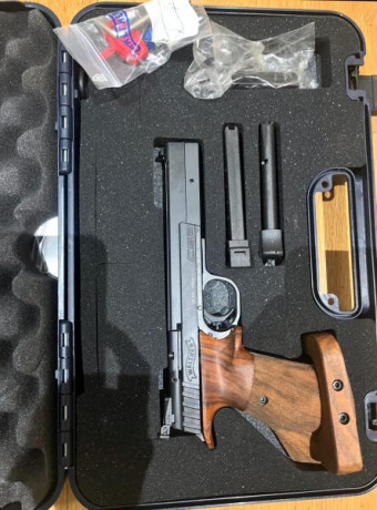 Vendo WALTHER CSP Expert Nogal Cal. .22LR. bajo licencia F en Madrid. 

Casi nueva, tiene menos de 200 00