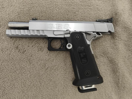 Mi hermano vende su SPS en calibre 9mm más cañon y cargadores del 40S&W. 
Extremadamente cuidada y 12