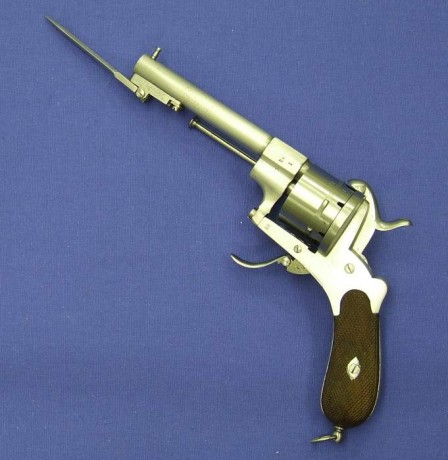 Voy a colocar unas fotos de un arma larga alemana de llave de mecha del siglo XVI. 62