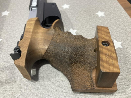 Buenos días.
Vendo Benelli MP90S World CUP 22LR con dos cargadores, maletín original y con los documentos 41