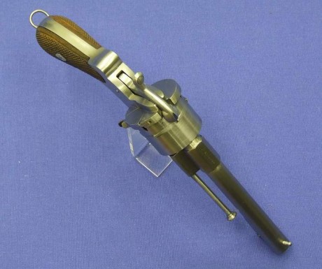 Voy a colocar unas fotos de un arma larga alemana de llave de mecha del siglo XVI. 82