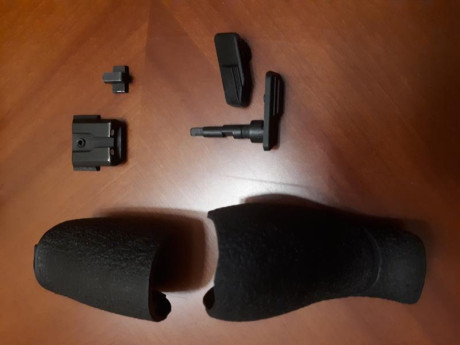 Vendo por no darle uso mp9 compac.
Se le han cambiado los elemntos de punteria por unos de fibra optica.se 01