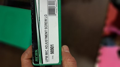 Vendo este dosificador de polvora de la marca Rcbs mas dos  medidores de polvora ajustables micrometricos,uno 11