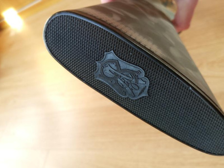 Vendo Culata Remington 597 del 22lr, incluye anillas.

Está pintada, se puede quitar, el color original 10