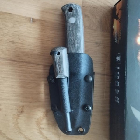 Vendo Joker Erizo TS1 con Pedernal a juego y funda de Kydex. Cachas en mikarta verd con separador rojo 02