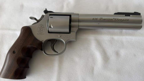 Comprado por capricho y usado en contadas ocasiones.
IMPOLUTO Y EN UN ESTADO EXCEPCIONAL SIN NINGUN ROCE 02