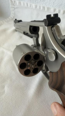 Comprado por capricho y usado en contadas ocasiones.
IMPOLUTO Y EN UN ESTADO EXCEPCIONAL SIN NINGUN ROCE 01