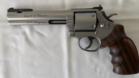 Comprado por capricho y usado en contadas ocasiones.
IMPOLUTO Y EN UN ESTADO EXCEPCIONAL SIN NINGUN ROCE 11