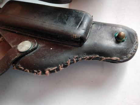 Hola ,
 Vendo dos cinturones del Ejercito de Tierra reglamento 43 o tambien Guardia Civil, Uno de oficial 10