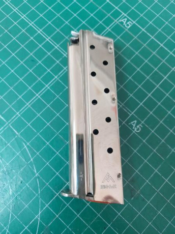 Por cese de la actividad deportiva, sigo vaciando el armero.... 
Vendo cargador 1911 9pb Mecgar terminación 01