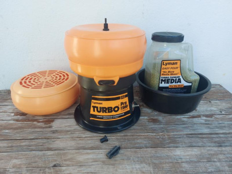  Vendido 
Por cese de la actividad deportiva, sigo vaciando el armero....
Vendo Limpia vainas Lyman Turbo 00