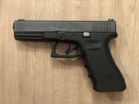 VENDO GLOCK 17 GEN 3 con los siguientes extras:
-connector 3.5lb DD
-kit muelles zev competición 
-resorte 01