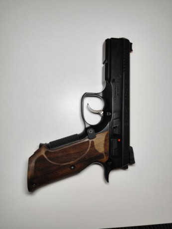 Vendo cachas de madera KSD GRIPS por no usar.
La verdad que visten muy bien a la shadow 2
90€ portes incluidos
Pistola 00