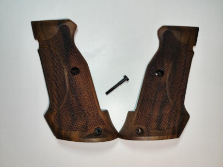 Vendo cachas de madera KSD GRIPS por no usar.
La verdad que visten muy bien a la shadow 2
90€ portes incluidos
Pistola 20