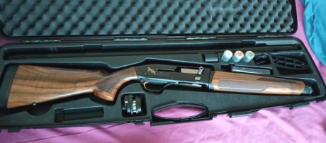 Buenas, estoy con ganas de comprar una escopeta del 12 que me sirva para aves, conejos y con bala jabalíes 70