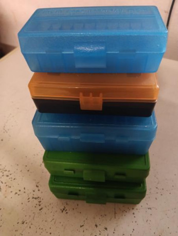 Cajas de plástico para munición de diversos colores, calibres y medidas.
Precio por caja 10,- €
Portes 00