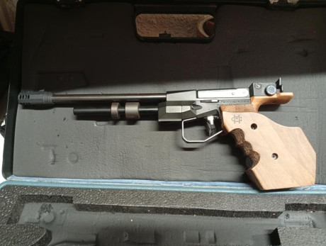 Hola compañeros
hago una pequeña descripción de esta magnífica pieza y los accesorios que la acompañan
Es 01