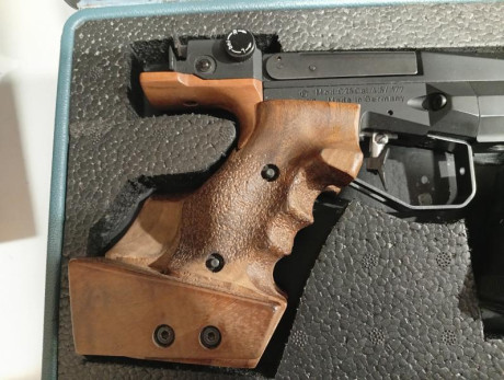 Hola compañeros
hago una pequeña descripción de esta magnífica pieza y los accesorios que la acompañan
Es 20