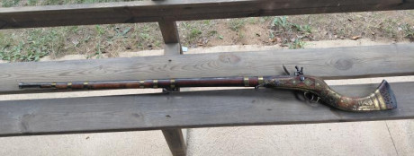 Hola tengo este jezail afgano  esta en el libro  , lo quito para cubrir otra cosa .

250 euros 

esta 01