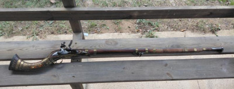 Hola tengo este jezail afgano  esta en el libro  , lo quito para cubrir otra cosa .

250 euros 

esta 00