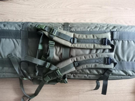 Funda para 2 rifles MILTEC Molle verde  2 armas largas de hasta 105 cm de largo, Altura: 28,5 cm. 

Posibilidad 02