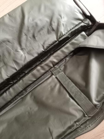 Funda para 2 rifles MILTEC Molle verde  2 armas largas de hasta 105 cm de largo, Altura: 28,5 cm. 

Posibilidad 00