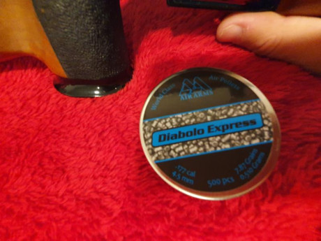 Hola a todos .vendo esta gran carabina feinwerkbau 300 s 177 cal 4.5 unibersal culata de nogal .la carabina 02