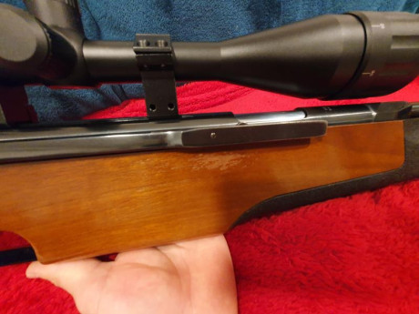 Hola a todos .vendo esta gran carabina feinwerkbau 300 s 177 cal 4.5 unibersal culata de nogal .la carabina 01