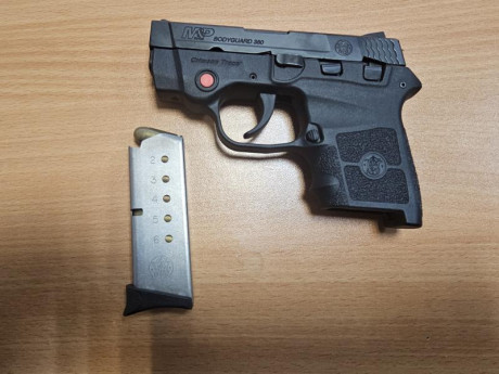 En venta pistola Smith &Wesson Bodyguard .380 Auto, 9 mm corto, dos cargadores de 6 cartuchos. Habrá 02