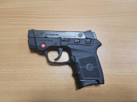 En venta pistola Smith &Wesson Bodyguard .380 Auto, 9 mm corto, dos cargadores de 6 cartuchos. Habrá 00