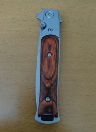 Vendo estás 4 navajas de mi colección.
Se trata de 2 Gerber Replica Applegate. Una con hoja de 9 cm y 22