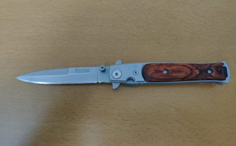 Vendo estás 4 navajas de mi colección.
Se trata de 2 Gerber Replica Applegate. Una con hoja de 9 cm y 20