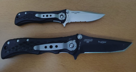 Vendo estás 4 navajas de mi colección.
Se trata de 2 Gerber Replica Applegate. Una con hoja de 9 cm y 32