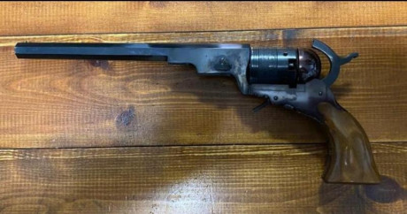 Un amigo esta quitandose un colt Paterson por 350 euros, es para coleccion o recreación,  no se compite 00