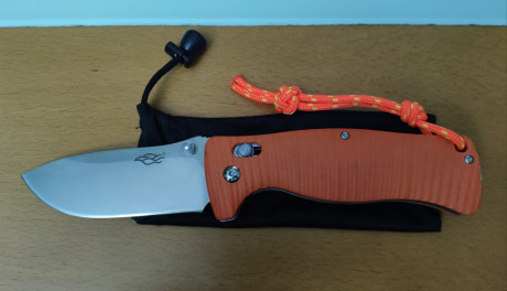 Vendo estás 4 navajas de mi colección.
Se trata de 2 Gerber Replica Applegate. Una con hoja de 9 cm y 42