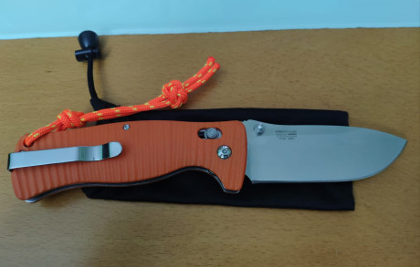 Vendo estás 4 navajas de mi colección.
Se trata de 2 Gerber Replica Applegate. Una con hoja de 9 cm y 41