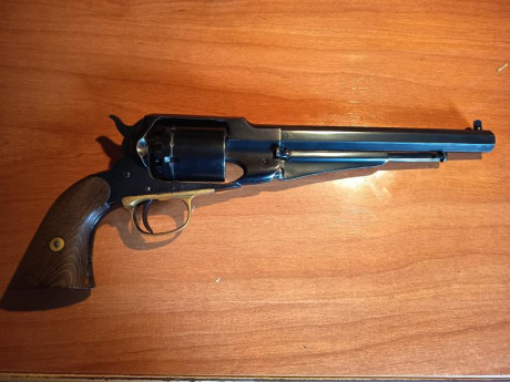 Se vende Revolver avancarga de la marca Santa Barbara, réplica Remington New Model de 1858. Cal .44 
Cañon 00